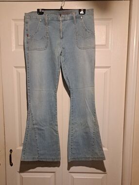 Buffalo-David Bitton Light Blue Wide-Leg Jeans With a touch of flair